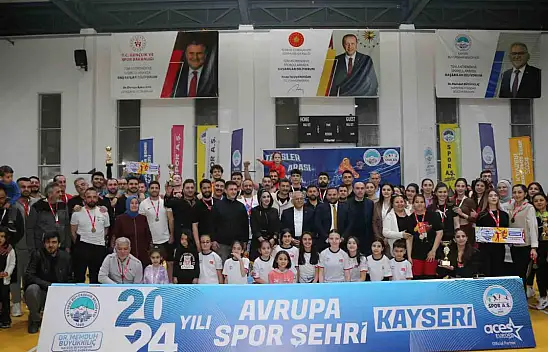Büyükkılıç, Spor Tesisleri İçin Yenileme Talebini Hemen Onayladı