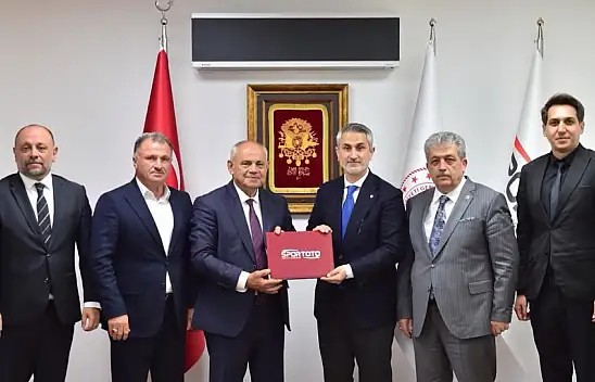 Yahyalı'ya yarı olimpik kapalı yüzme havuzu için imzalar atıldı!