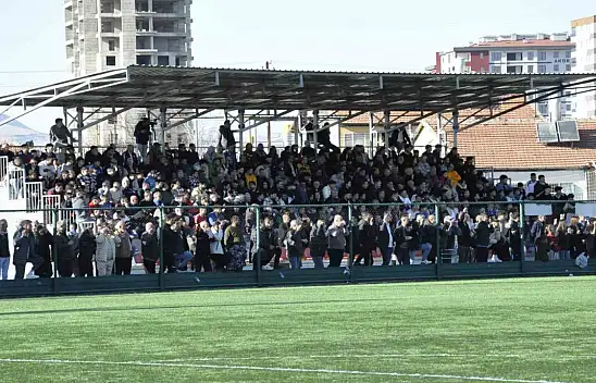 Kayseri'de Futbolseverler Argıncık Stadı'nı Doldurdu!