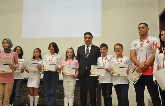 Yetenekli öğrenciler ödüllendirildi