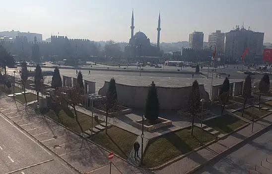 Yılın ilk günü Kayseri'de caddeler boş kaldı!