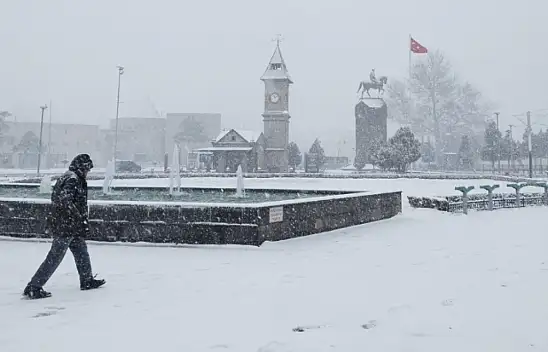 Yılın ilk gününde kar sürprizi: Kayseri beyaza büründü