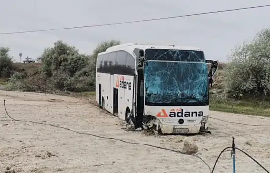 Kayseri'de yolcu otobüsü yoldan çıktı: Yaralılar var!