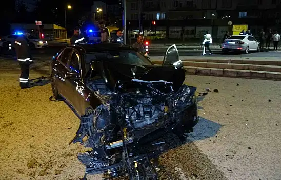 Yozgat'ta İki Otomobil Çarpıştı!