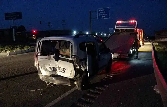 Yozgat'ta otomobil kırmızı ışıkta bekleyen araca çarptı!