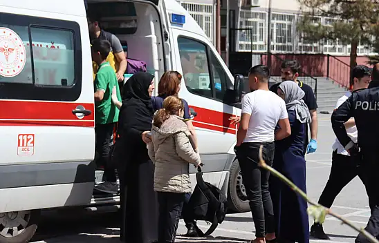 Öğretmenlerden Basın Mensuplarına Fiziki Saldırı