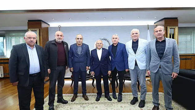 Başkan Büyükkılıç'ı kimler ziyaret etti? Yoğun ziyaretçi trafiği dikkat çekti!