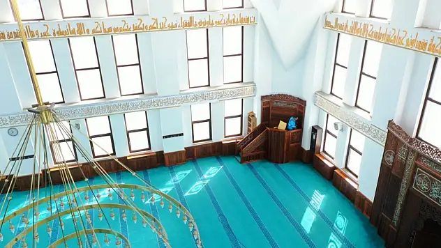 Belediyeden şaşırtan hizmet: Kocasinan'da camiler mis gibi kokuyor