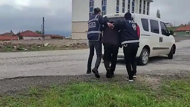 Aranan 2 kişi yakalandı