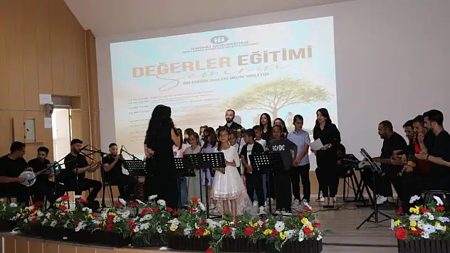 'Değerler Eğitimi Semineri' ve 'Geleceğin Sesleri Müzik Programı' yoğun ilgi gördü