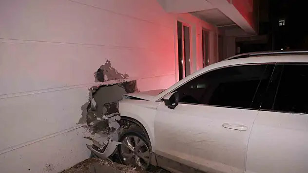 'Dur' ihtarına uymadı, kaza yapınca durmak zorunda kaldı!