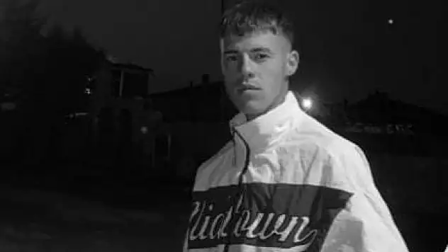 Motosiklet sürücüsü kepçeye çarptı!