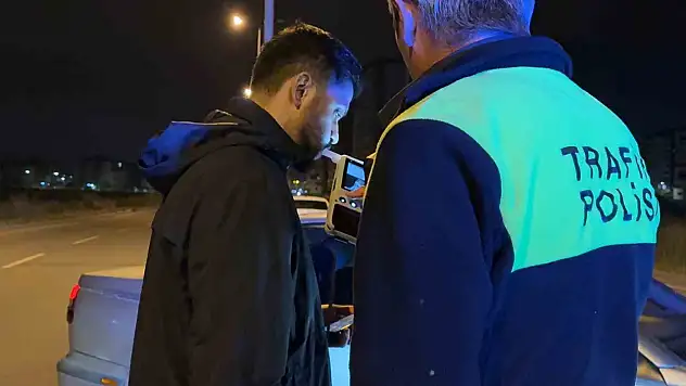 'Dur' ihtarına uymayan alkollü sürücüden 'kaçmayın' tavsiyesi: Cezası ağır oldu!
