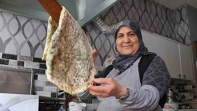 Gözleme satarak 10 çocuk büyüttü!