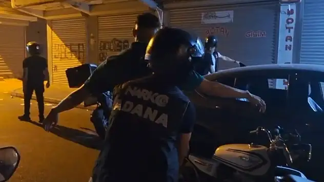 Adana'da uyuşturucuya geçit yok: 5 kişi gözaltına alındı!