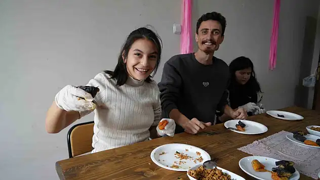 Yöresel yemekler hazırlayarak sosyal becerilerini geliştiriyor!