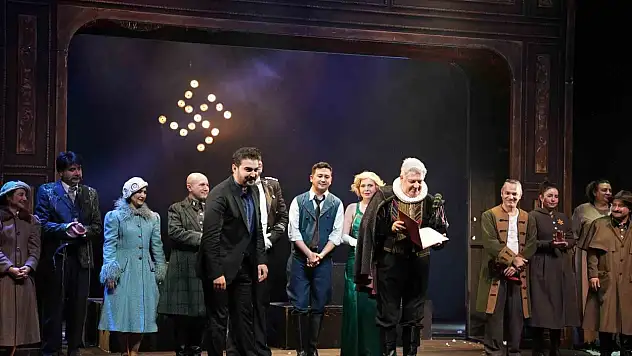 Tiyatro oyunu büyük beğeni topladı...