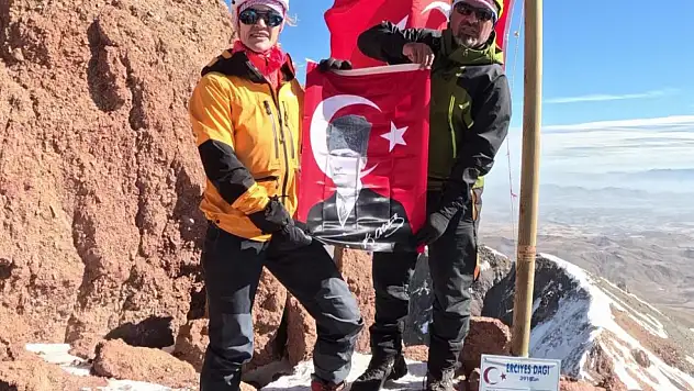 100. yıl için Erciyes'in Zirvesine Tırmandılar