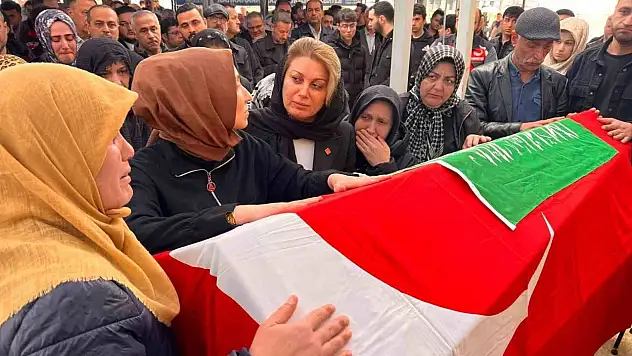 11 yaşındaki Almina'nın son yolculuğunda annenin ağıtları yürek yaktı!
