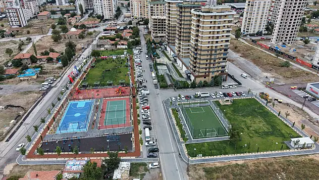 12 Bin metrekarelik Melikgazi Belediyesi Ahmet Taş Parkı ve Sosyal Tesisi hizmete açıldı