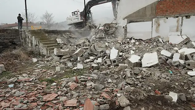 151 konut yıkıldı!