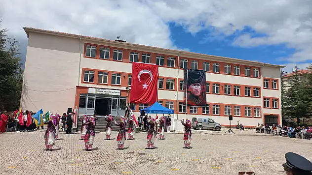 19 Mayıs coşkusu Bünyan'da yaşandı: Öğrencilerin gösterileri beğeni topladı!