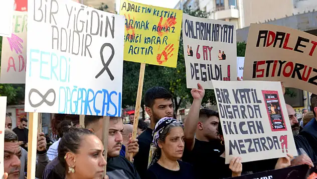 2 gencin ölümüne neden olan sürücünün tahliyesi protesto edildi: Adana adalet arıyor!