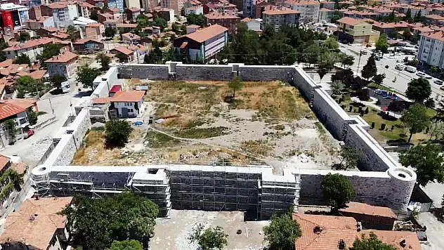 2010 yılına kadar içinde insanlar yaşıyordu: Tarihi kalede restorasyon!