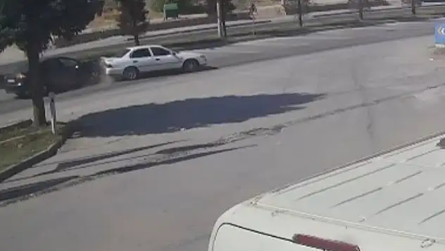 Zincirleme trafik kazası kameralara yansıdı!