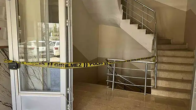 45 yaşındaki adam apartman boşluğuna düşerek yaralandı