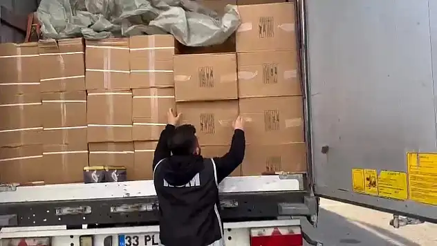 Adana'da 4 milyon TL'lik kaçak tütün operasyonu: 3 gözaltı