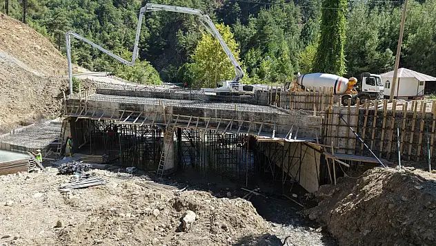 53 yıllık köprü yerine yeni köprü!