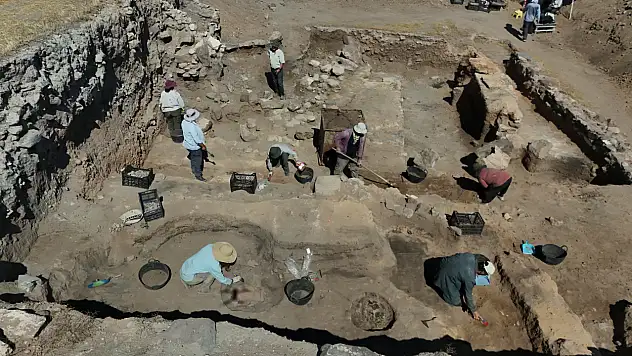 Kültepe'de mozaik taban bulundu!