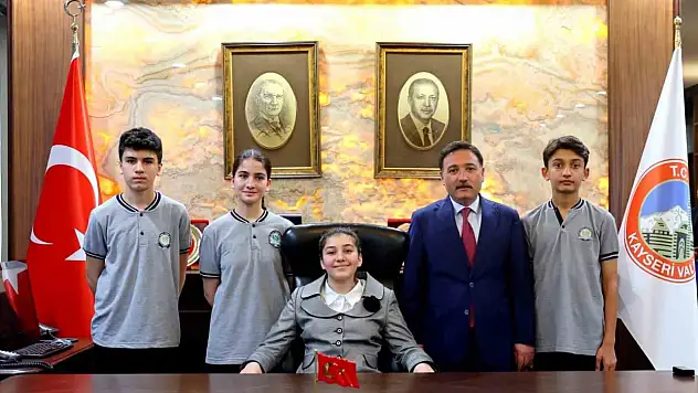 Kayseri'de 23 Nisan coşkusu: Vali Çiçek koltuğu bakın kime devretti?