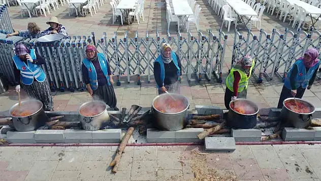 71 mahalleden kadınlar 71 kazanda yemek yaptı