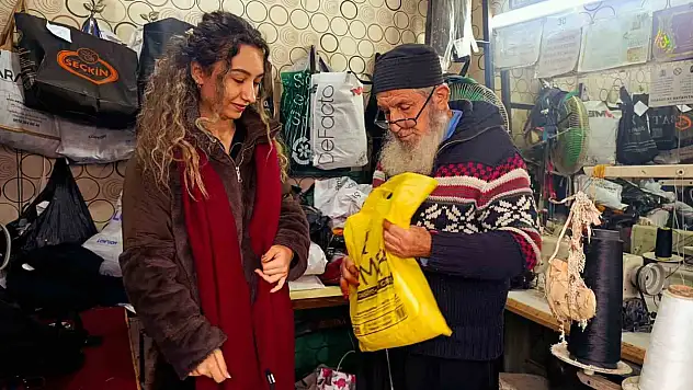 83'lük terzi aşkla mesleğini sürdürüyor