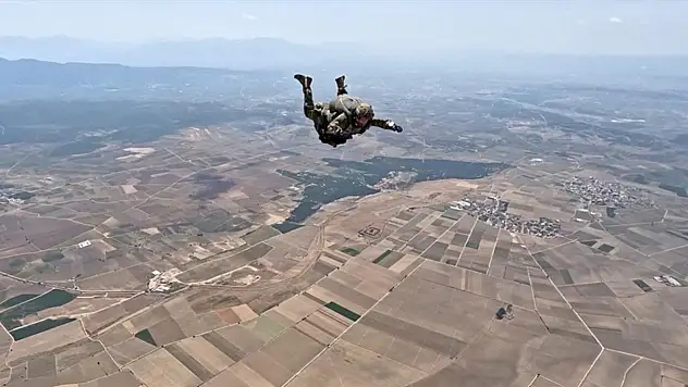 ABD askerleri Kayseri'de paraşütle atlayacak