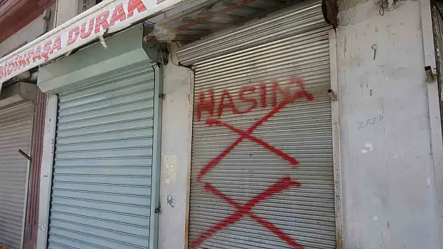 Hasım yazısını gören çaycı yapmadığını bırakmadı