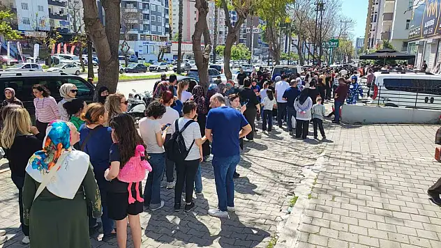 Adana'da 100 TL'lik ürün izdihama neden oldu