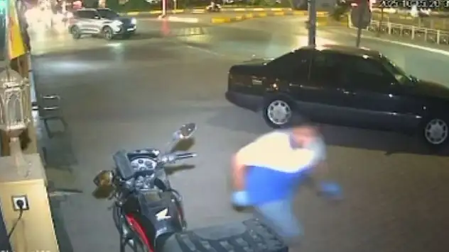 Adana'da 16 yaşındaki şüpheli pastaneye el bombası attı!