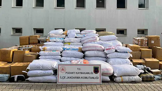 Adana'da iki tır durduruldu! İçinden 20 milyon TL'lik kaçak ürün çıktı