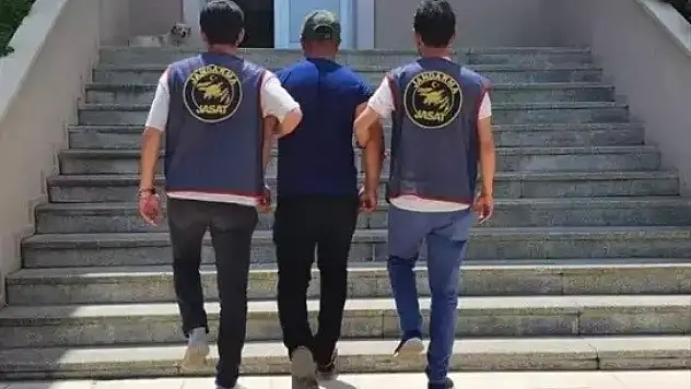 Kozan'da 25 yıl 6 ay hapis cezası bulunan firari hükümlü yakalandı