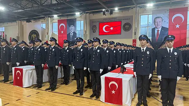 Adana'da 323 polis adayı mezun oldu!