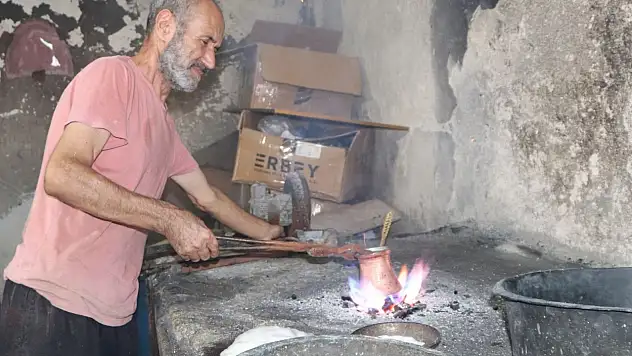 Adana'da 4 kuşaktır süren meslek: Bakır kaplara yeniden hayat veriyor!