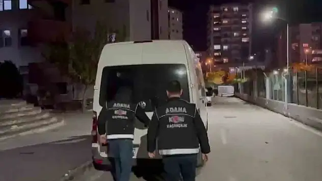 Adana'da 82 bin paket kaçak sigara ele geçirildi - Sürücü tutuklandı!