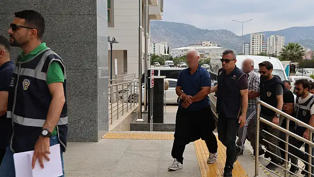 Adana'da arazi kavgası cinayetle bitti: 6 şüpheli adliyede