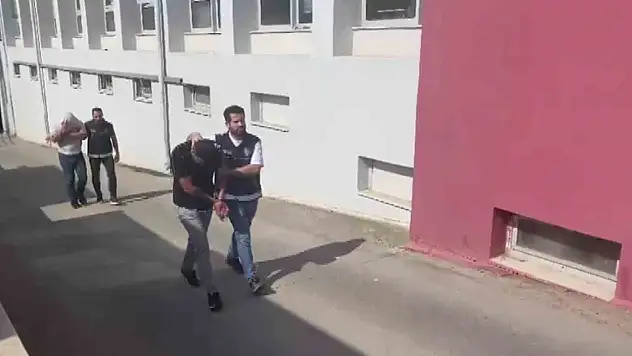 Adana'da bin 166 bandrolsüz plaka ele geçirildi!