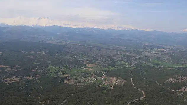 Adanalılar şaşkın: Bir yanda kar, bir yanda bahar