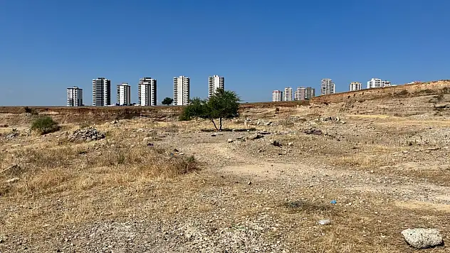 Adana'da boş arazide şüpheli ölüm!