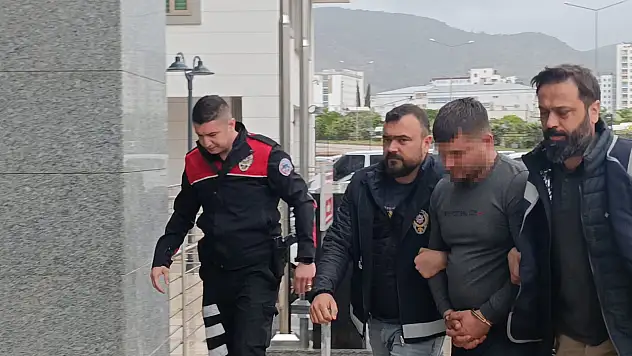 Eski çalışan ustabaşını evinde öldürdü